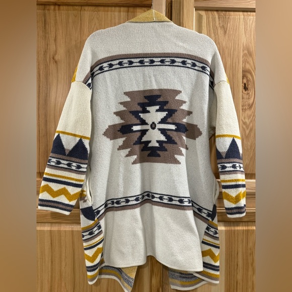 Stunning Stylish Lime + Chili Aztec Boho Western Patterned Open Sweater Cardigan - Picture 6 of 9